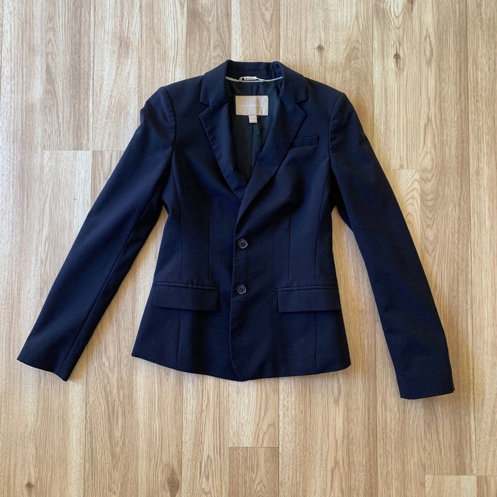 Banana Republic Navy Blue Wool Blazer – Size 0 – Classic, Tailored, Timeless